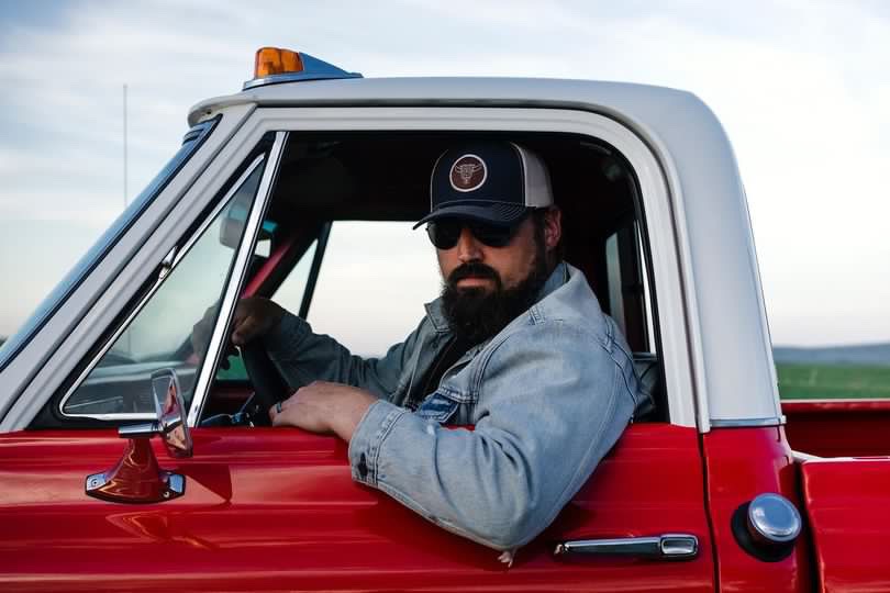 Read more about the article A little about Cody Hall – the self-made country singer from Alberta